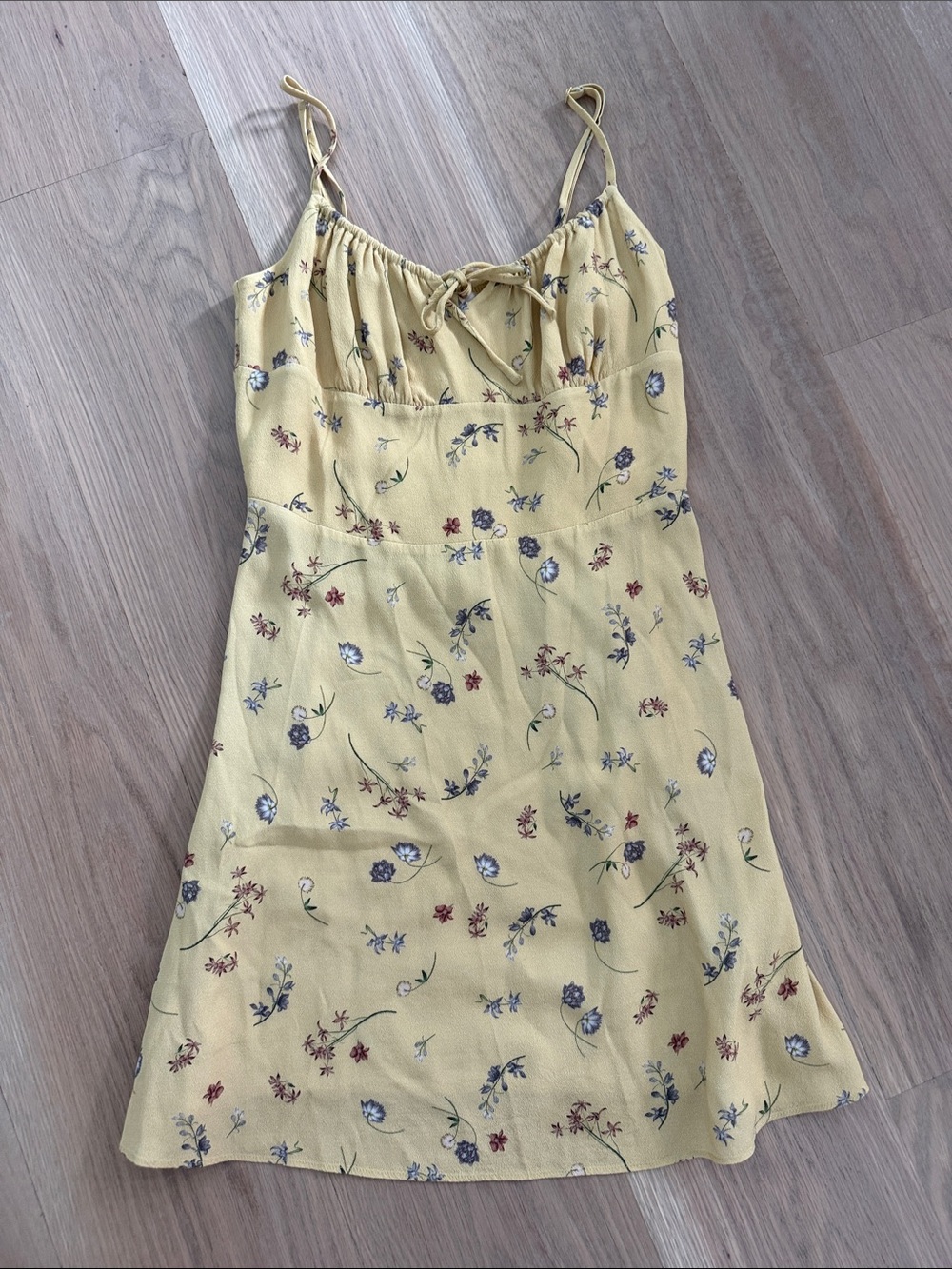 Wilfred Aritzia Yellow Floral Smocked Back Mini Sundress Size 2 Tie Front Cami